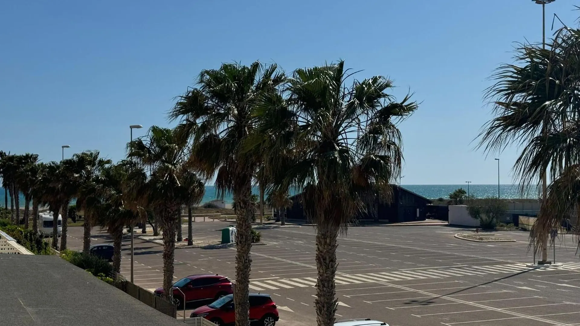 Sunset Beach Front アルメリマル アパート