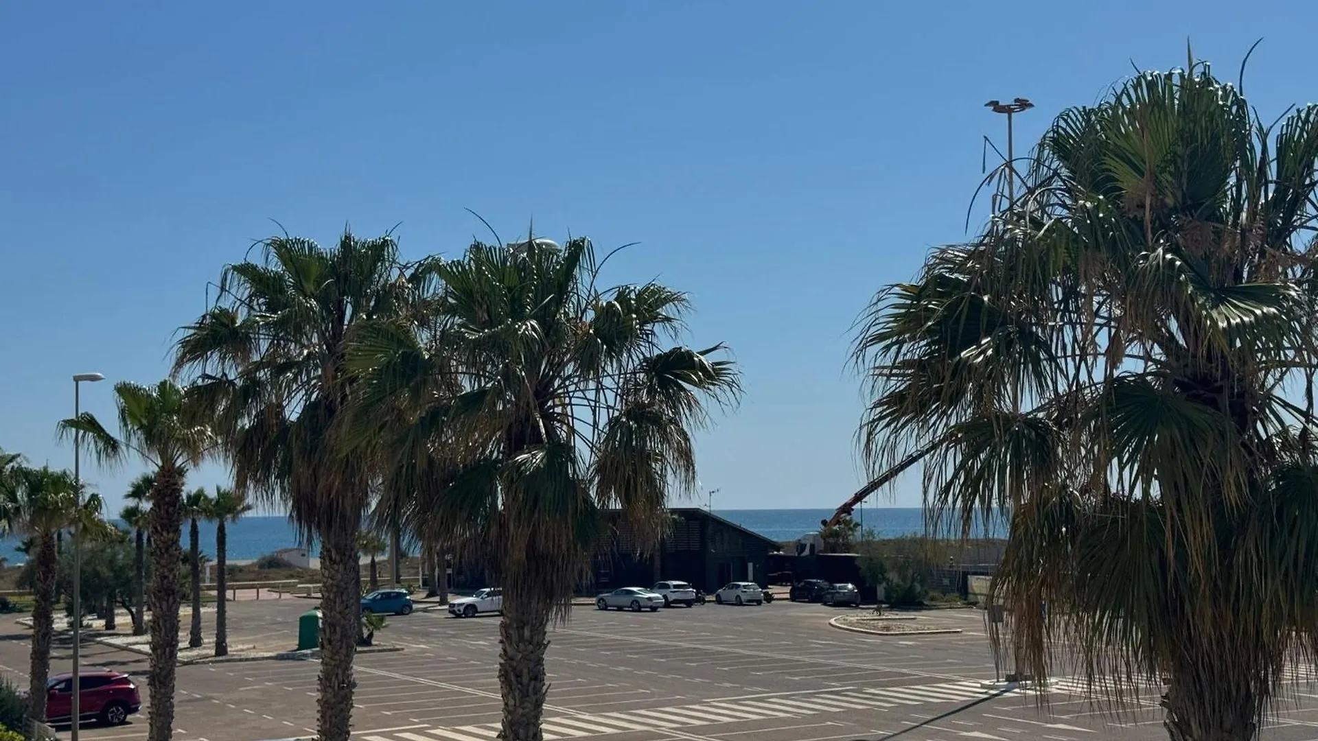 Sunset Beach Front アルメリマル